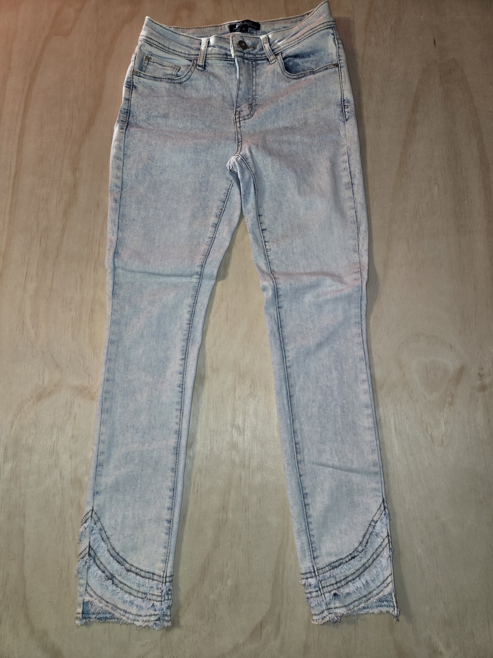 Charlie B Acid Wash Skinny Jeans Size 0 Curved Scallop Fray Hem C5273RR"